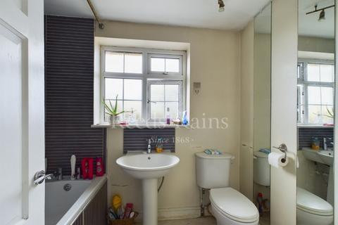 150 Coombfield Drive, Dartford, DA2 7LH