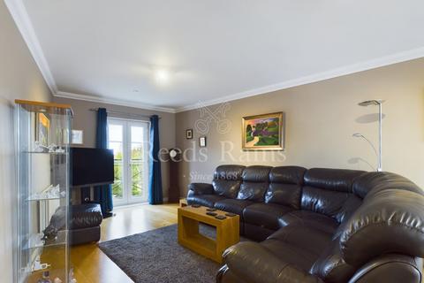 62 Kingfisher Drive, Greenhithe, DA9 9RT