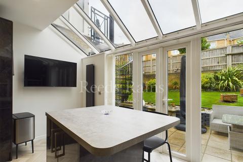 62 Kingfisher Drive, Greenhithe, DA9 9RT