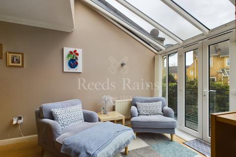 62 Kingfisher Drive, Greenhithe, DA9 9RT