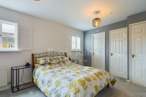 62 Kingfisher Drive, Greenhithe, DA9 9RT