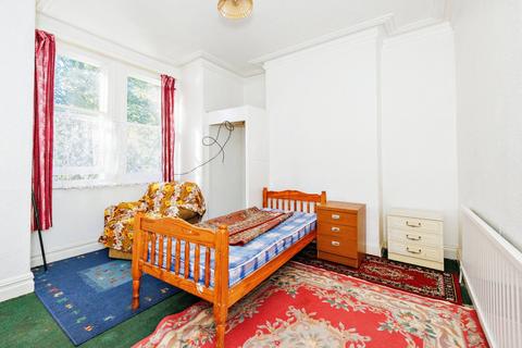 16 Alness Road, Manchester, M16 8ET