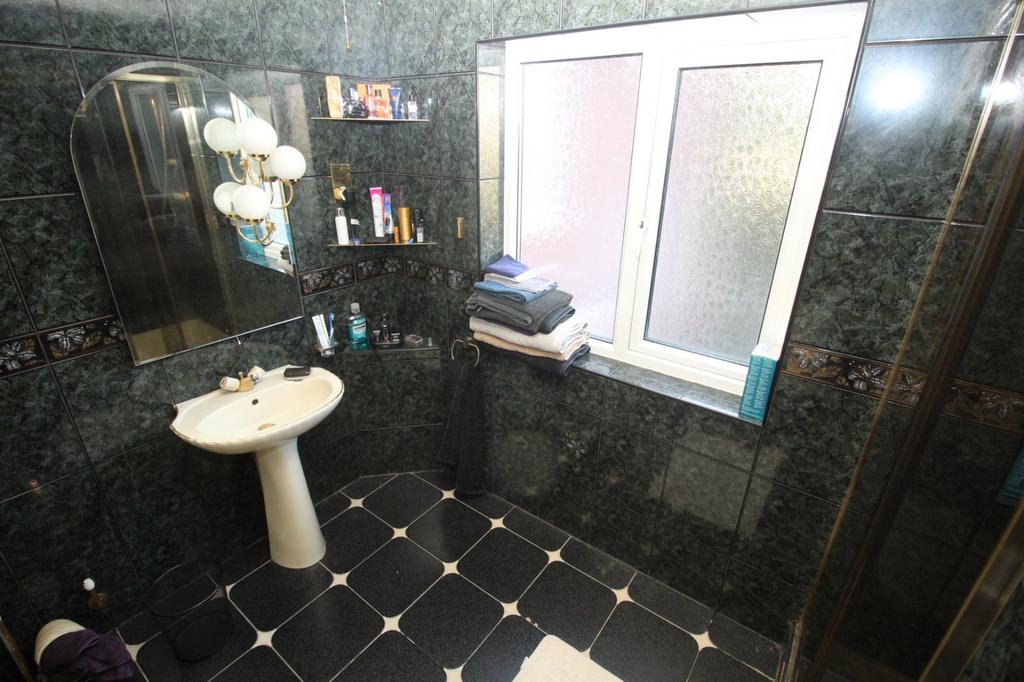 En Suite Shower Room