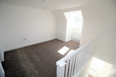 3 bedroom terraced house for sale, Fulwood Gardens, Off Tickhill Road DN4