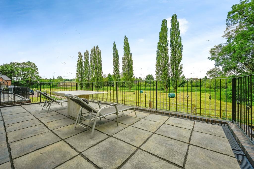 Main Lounge Balcony