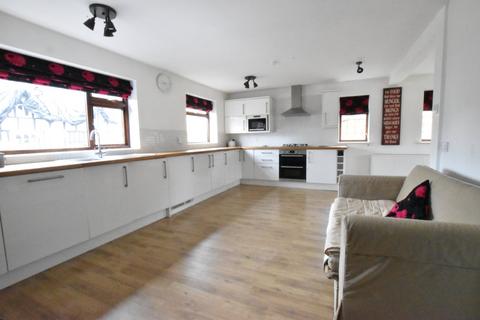 1 Avon Court, Offenham, Evesham, WR11 8RU