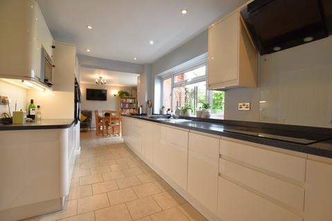 16 The Dovecote, Charlton, Pershore, WR10 3LL