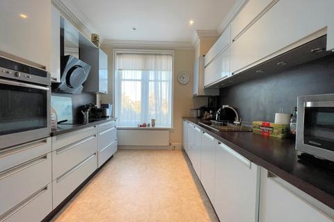 3 bedroom apartment for sale, The Leas, Kent CT20