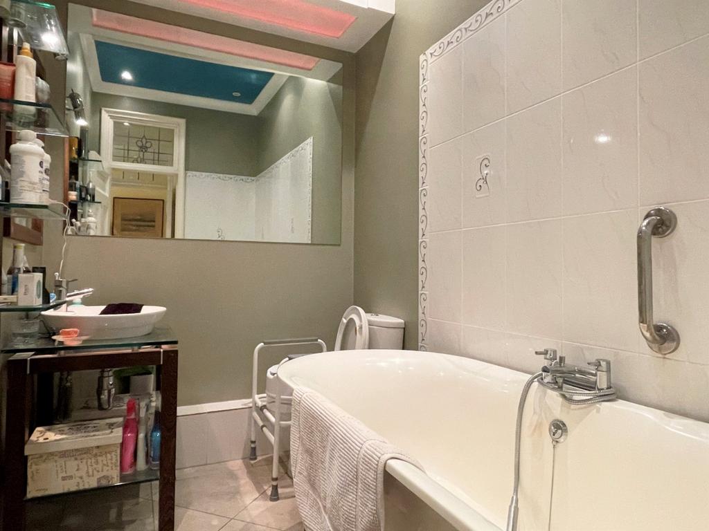 En-Suite Bathroom