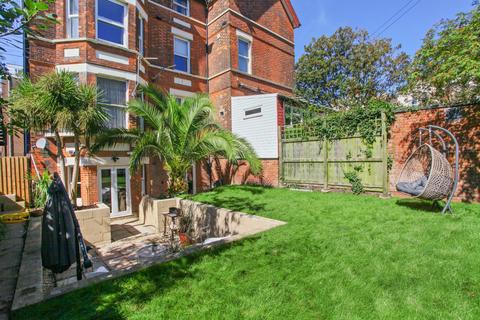 2 bedroom apartment for sale, Earls Avenue, Kent CT20