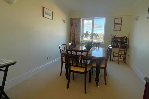 12 Carlton Leas, Folkestone, CT20 2DJ