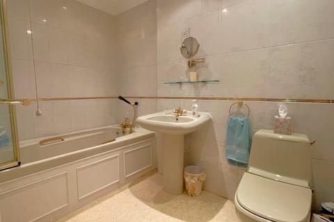 12 Carlton Leas, Folkestone, CT20 2DJ