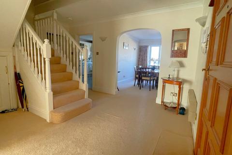 12 Carlton Leas, Folkestone, CT20 2DJ