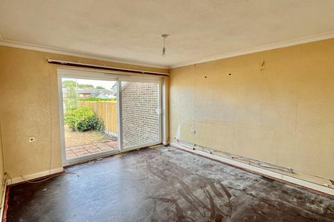64 Lynwood, Folkestone, CT19 5DD