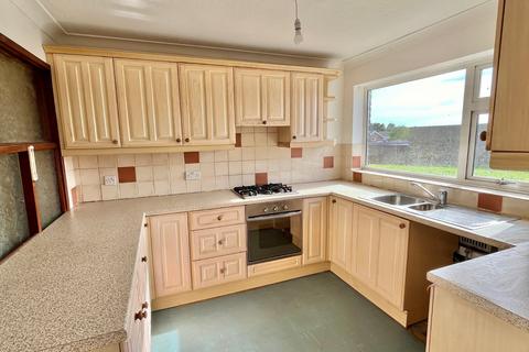 64 Lynwood, Folkestone, CT19 5DD