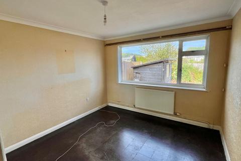 64 Lynwood, Folkestone, CT19 5DD
