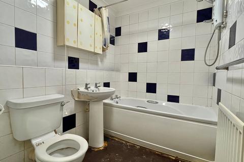 64 Lynwood, Folkestone, CT19 5DD