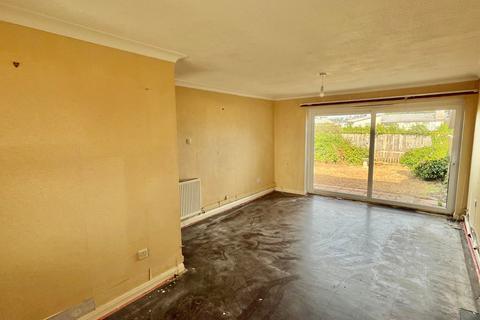 64 Lynwood, Folkestone, CT19 5DD