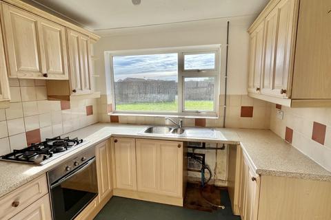 64 Lynwood, Folkestone, CT19 5DD