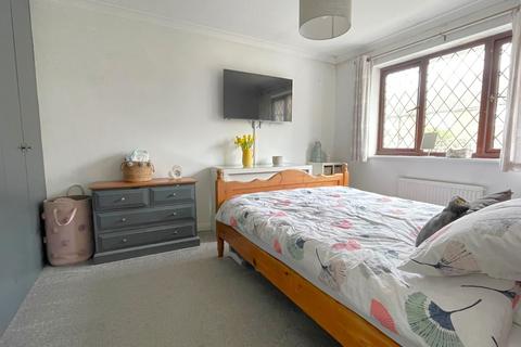 5 The Close, Folkestone, CT19 6QB