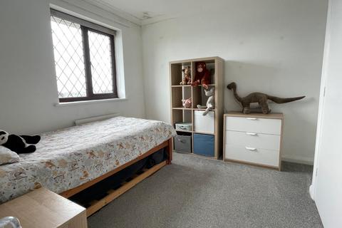 5 The Close, Folkestone, CT19 6QB