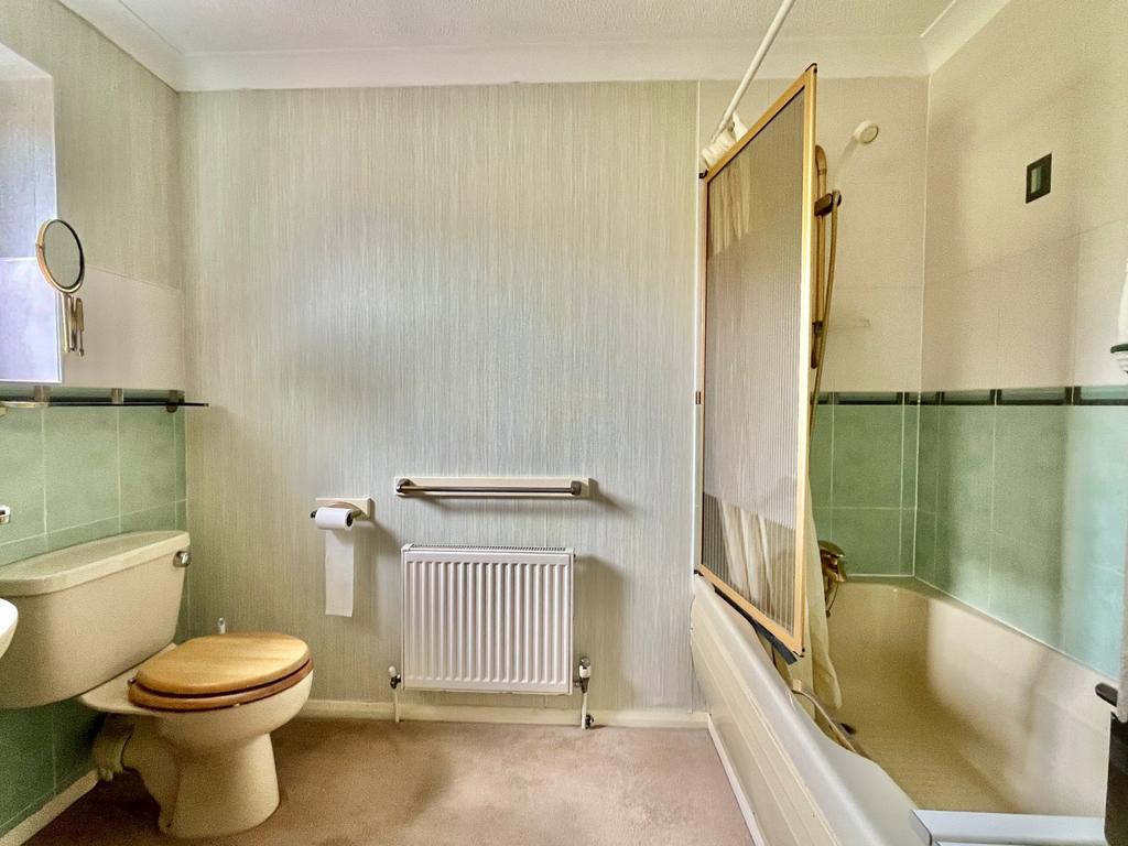 En-Suite Bathroom