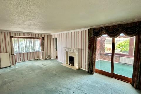 8 Chalk Close, Folkestone, CT19 5TD