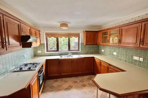8 Chalk Close, Folkestone, CT19 5TD