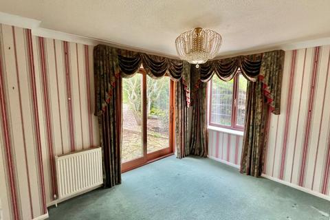 8 Chalk Close, Folkestone, CT19 5TD