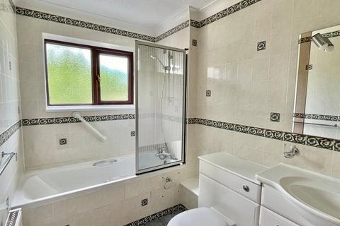 8 Chalk Close, Folkestone, CT19 5TD