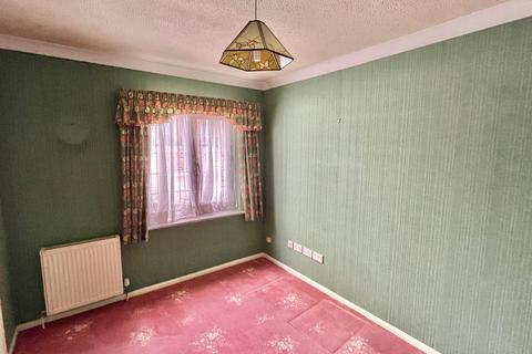 8 Chalk Close, Folkestone, CT19 5TD
