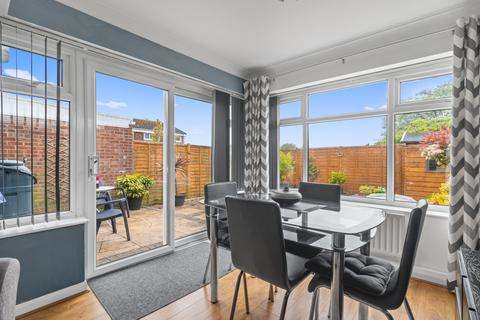 104 Lynwood, Folkestone, CT19 5DD