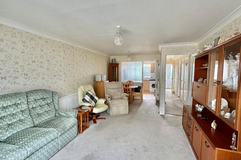 90 Lynwood, Folkestone, CT19 5DD