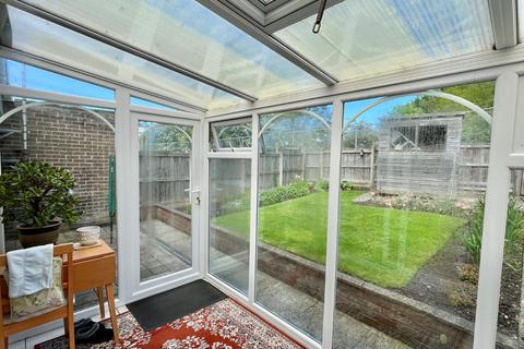 90 Lynwood, Folkestone, CT19 5DD
