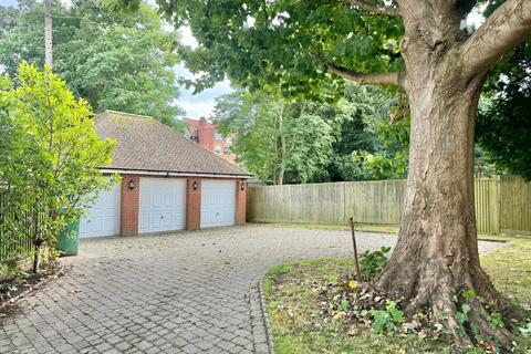 4 bedroom end of terrace house for sale, Shorncliffe Road, Kent CT20