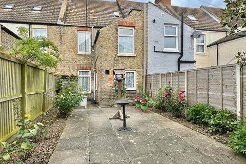 40 Linden Crescent, Folkestone, CT19 5SB