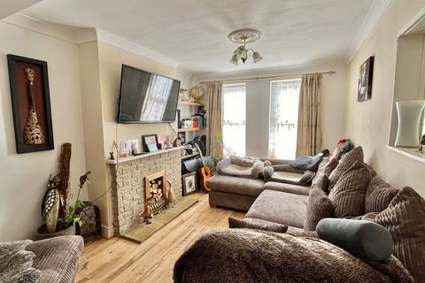 22 Burrow Road, Folkestone, CT19 6DH