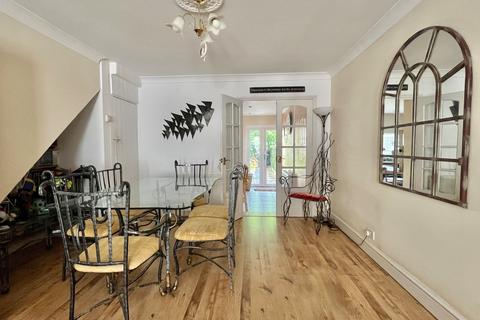 22 Burrow Road, Folkestone, CT19 6DH
