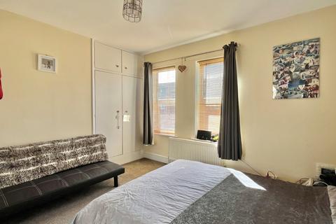 22 Burrow Road, Folkestone, CT19 6DH