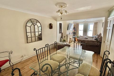 22 Burrow Road, Folkestone, CT19 6DH