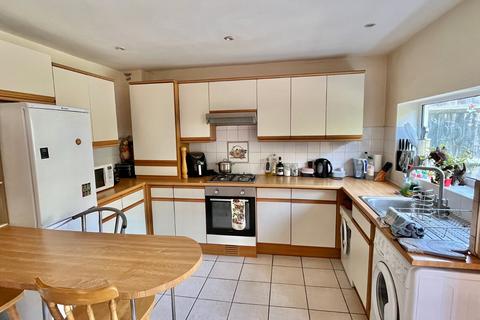 22 Burrow Road, Folkestone, CT19 6DH
