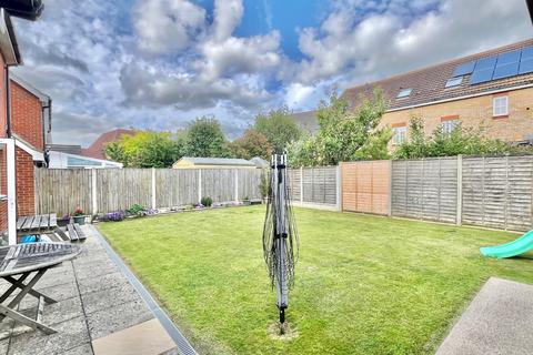 4 Collard Place, Hawkinge, Folkestone, CT18 7TY