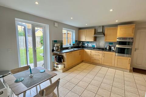 4 Collard Place, Hawkinge, Folkestone, CT18 7TY