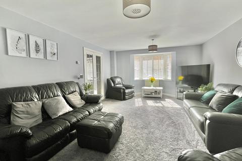 4 Collard Place, Hawkinge, Folkestone, CT18 7TY