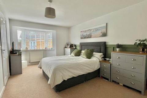 4 Collard Place, Hawkinge, Folkestone, CT18 7TY