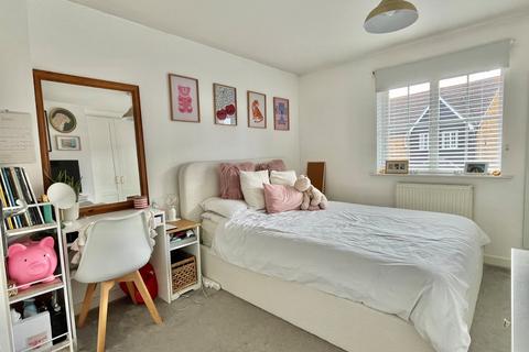 4 Collard Place, Hawkinge, Folkestone, CT18 7TY