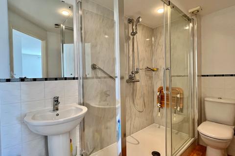 33 Lower Corniche, Hythe, CT21 5TP