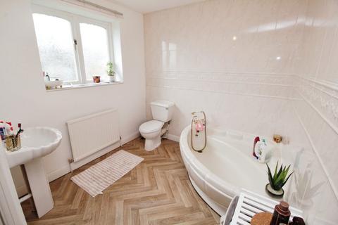3 Beechwood, Glossop, SK13 6XS