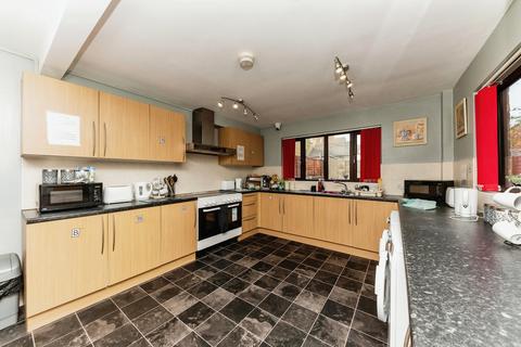 16 Manor Avenue, Grimsby, DN32 0QR
