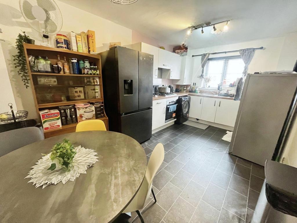 Kitchen/Dining Area